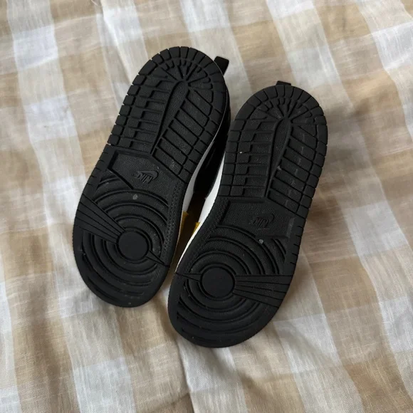 Nike Air Jordan 1 Mid Little Kids Size 10C - Yellow Ochre/Black-White - Picture 6 of 8